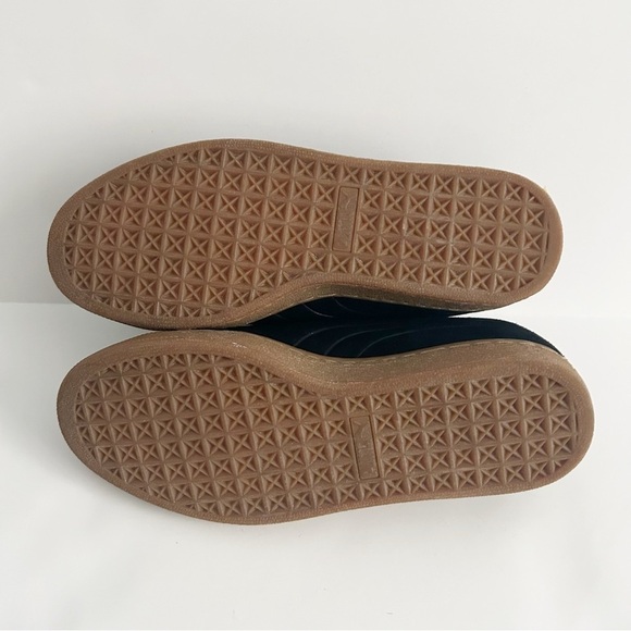 Puma Black Suede Classic Debossed Q4 Shoes - Picture 5 of 7